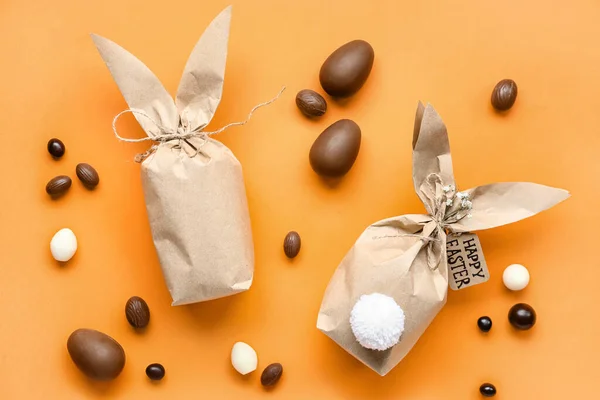 Paashaas Geschenkzakjes Chocolade Eieren Kleur Achtergrond — Stockfoto