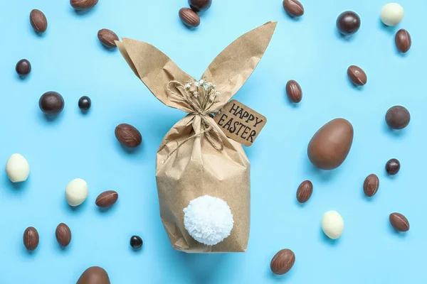Paashaas Cadeau Zak Chocolade Eieren Kleur Achtergrond — Stockfoto