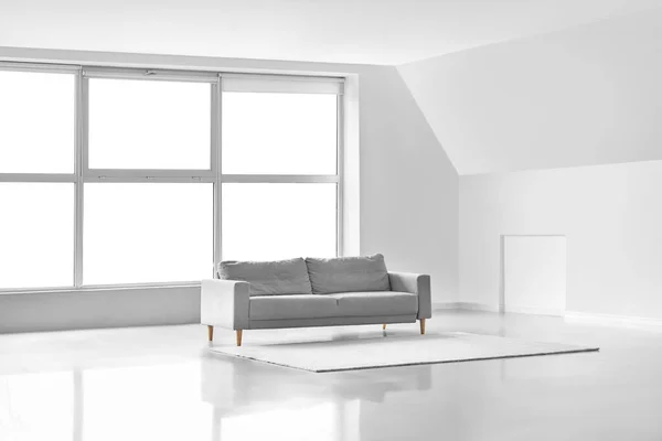 Grey Sofa Carpet Big Light Room — Stock Photo, Image