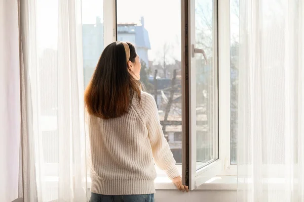 Pretty Young Asian Woman Open Window Home — Stock Photo, Image