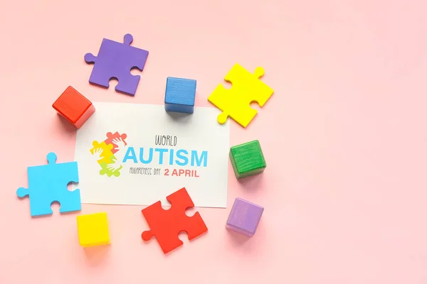 Arkusz Papieru Tekstem Świat Autism Awareness Day Kwietnia Kawałki Układanki — Zdjęcie stockowe