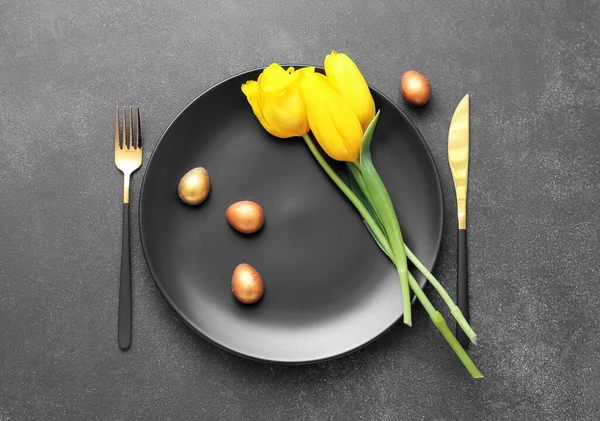 Beautiful Table Setting Easter Eggs Tulips Dark Background — Stock Photo, Image