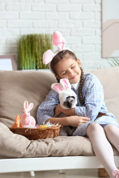Little Girl Sphynx Cat Easter Eggs Rabbits Couch Home — Stock Photo, Image