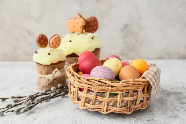 Gift Basket Painted Easter Eggs Pussy Willow Branches Cakes Light — 스톡 사진
