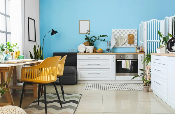 Interior Cocina Contemporánea Con Muebles Modernos Cerca Pared Color — Foto de Stock