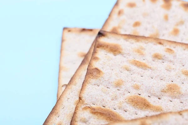 Jewish Flatbread Matza Passover Blue Background Closeup — Stock Photo, Image