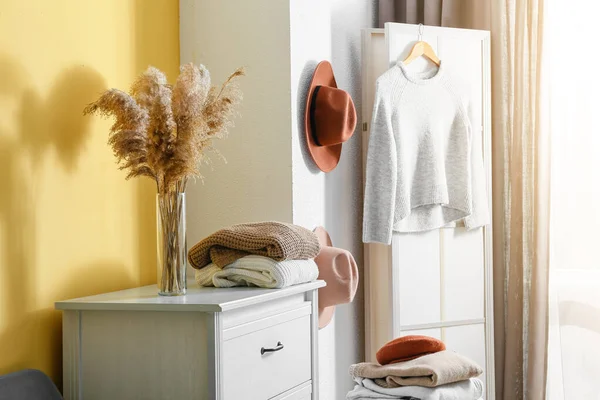 Warm Sweaters Vase Chest Drawers Yellow Wall Room — Stock Photo, Image