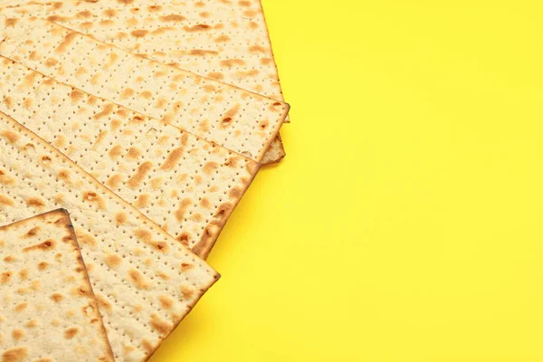 Εβραϊκό Ματζά Flatbread Για Πάσχα Κίτρινο Φόντο Κοντινό Πλάνο — Φωτογραφία Αρχείου