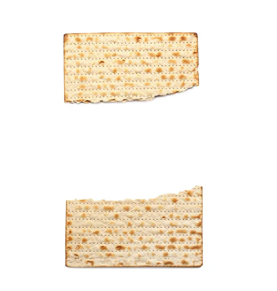 Beyaz Arkaplanda Hamursuz Bayramı Için Kesilmiş Yahudi Ekmek Matzası — Stok fotoğraf