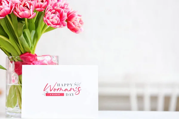 Ваза Букетом Красивих Тюльпанів Вітальна Листівка Текстом Happy Woman Day — стокове фото