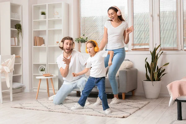 Happy Young Family Listening Music Home — Stock Photo, Image
