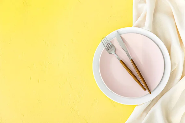 Simple Table Setting Yellow Background — Stock Photo, Image
