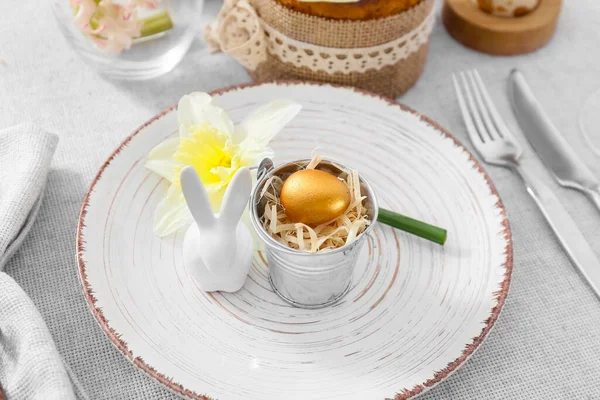 Beautiful Table Setting Easter Egg Rabbit Flower Room Closeup — Stock Photo, Image