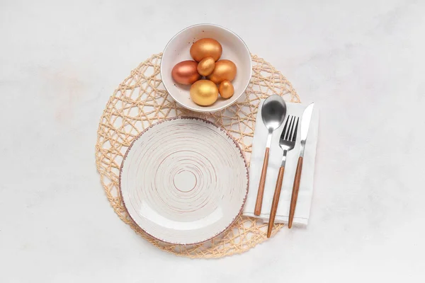 Beautiful Table Setting Easter Eggs White Background — Stock Photo, Image