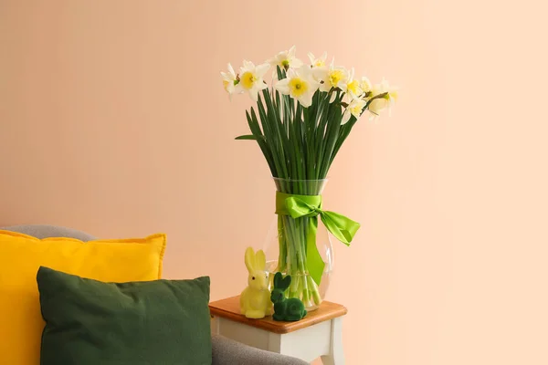 Easter Decor Beautiful Flowers Table Color Wall — Stock Photo, Image