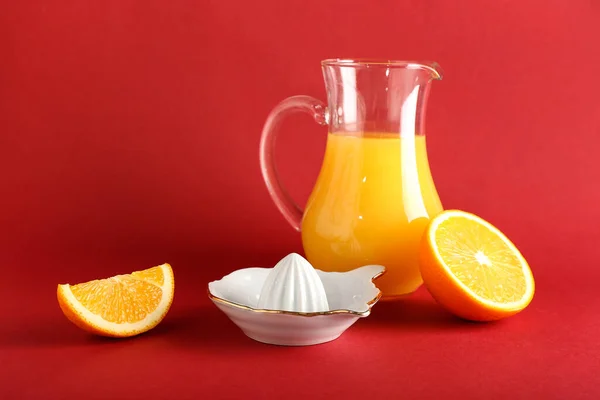 Ceramic Juicer Jug Juice Orange Red Background — Stock Photo, Image