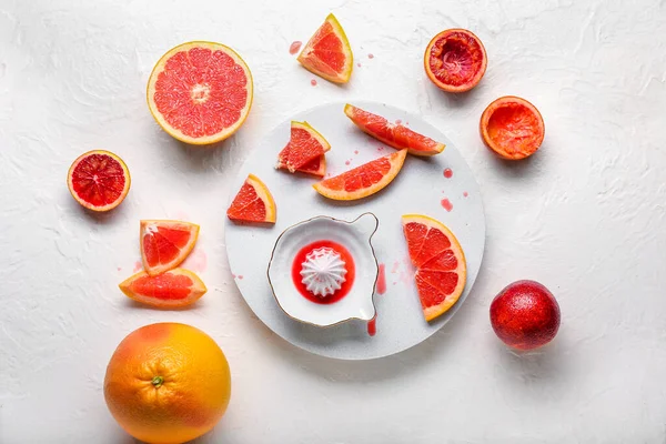 Ceramic Juicer Grapefruits Light Background — Stock Photo, Image