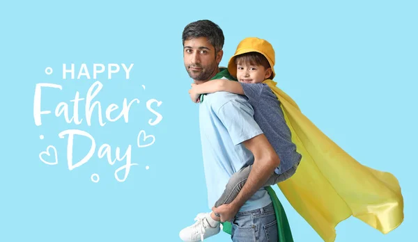 Pozdrowienia Dla Happy International Father Day Tatą Synem Niebieskim Tle — Zdjęcie stockowe