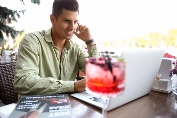 Handsome Man Using Laptop Table Street Cafe — Stock Photo, Image