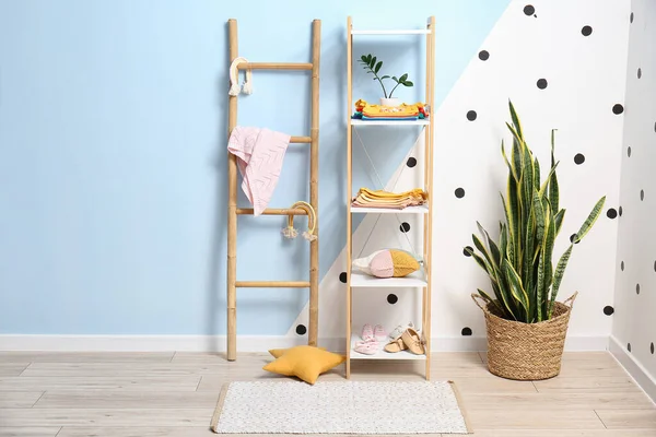 Shelving Unit Cute Baby Clothes Color Wall — Stock Photo, Image