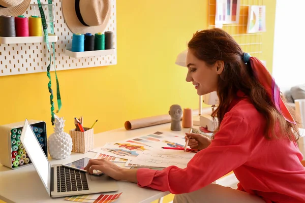 Young Female Clothes Stylist Working Studio — Stock Photo, Image