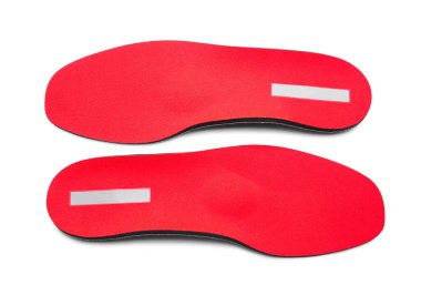 Beyaz arkaplanda bir çift kırmızı ortopedik taban