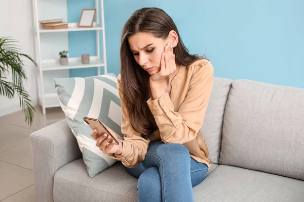 Displeased Young Woman Mobile Phone Reading Message Home — Stock Photo, Image