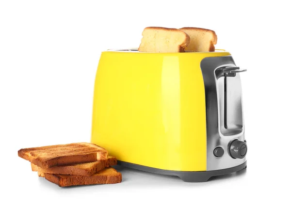 白色背景面包片的现代烤面包机 — 图库照片