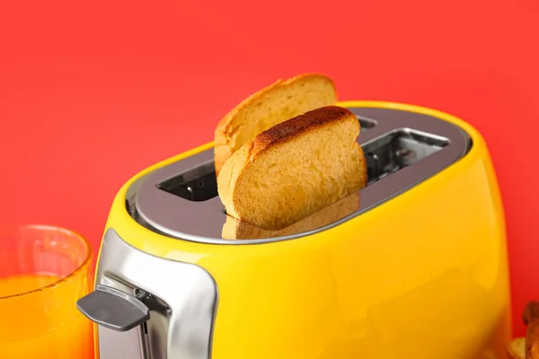 Modern Toaster Bread Slices Glass Juice Red Background Closeup — Stock Photo, Image