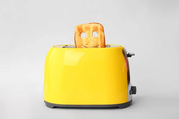 Funny Slice Bread Toaster Light Background — Stock Photo, Image