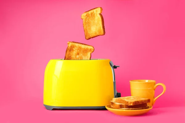 Modern Toaster Bread Slices Cup Pink Background — Stock Photo, Image