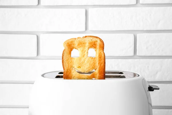 Funny Slice Bread Toaster Light Brick Background Closeup — Stock Photo, Image