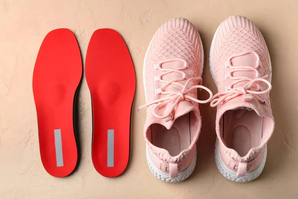 Pair Sportive Shoes Red Orthopedic Insoles Color Background — Stock Photo, Image