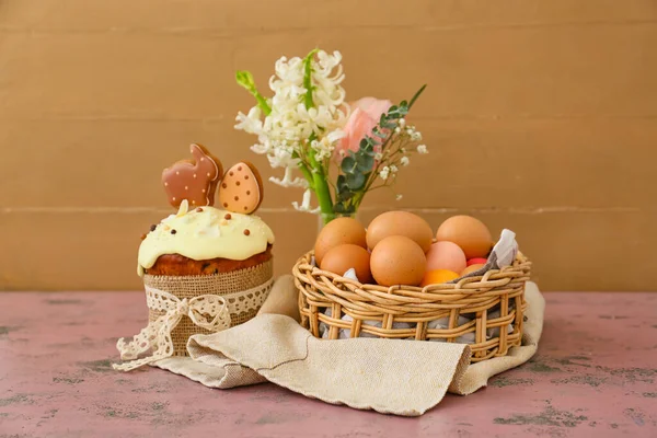 Gift Basket Painted Easter Eggs Flowers Cake Table — Stock Photo, Image