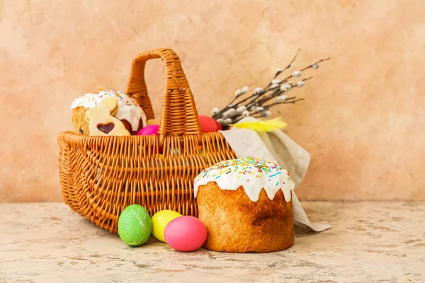 Gift Basket Painted Easter Eggs Cakes Beige Background — Stock Photo, Image