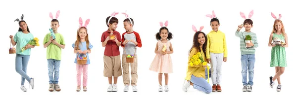 Junge Frau Und Kindergruppe Mit Hasenohren Und Ostereiern Auf Weißem — Stockfoto
