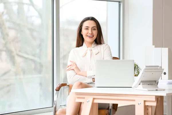 Young Secretary Laptop Working Office — Stock Photo, Image