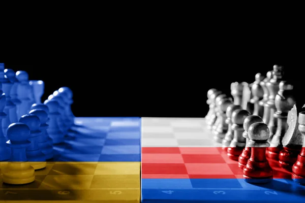 Schachfiguren Auf Dem Spielplan Den Farben Der Ukrainischen Und Russischen — Stockfoto