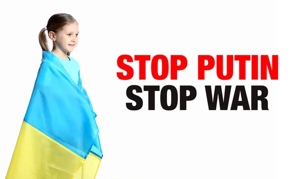 白底上挂着乌克兰国旗的小女孩 文字为Stop Putin Stop War — 图库照片