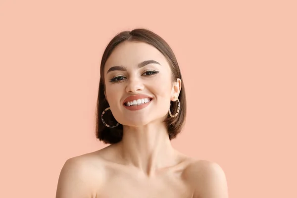 Portrait Beautiful Smiling Woman Nude Lipstick Color Background — Stock Photo, Image