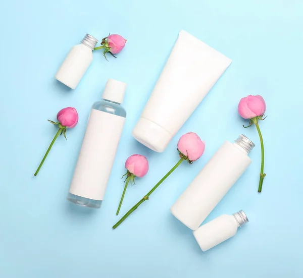 Set Cosmetic Products Beautiful Rose Flowers Blue Background — Stock Photo, Image