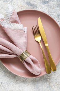 Işık arkaplanındaki basit güzel tablo ayarları