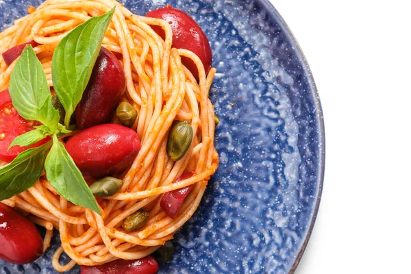 Piatto Con Gustosa Pasta Puttanesca Basilico Fondo Bianco Primo Piano — Foto Stock