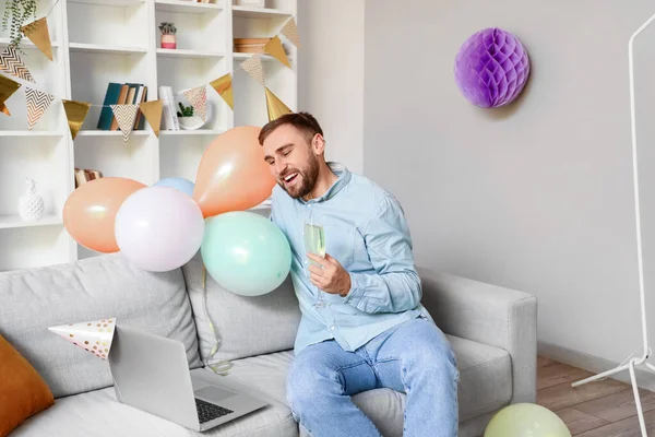 Happy Man Celebrating Birthday Home Due Coronavirus Epidemic — Stock Photo, Image