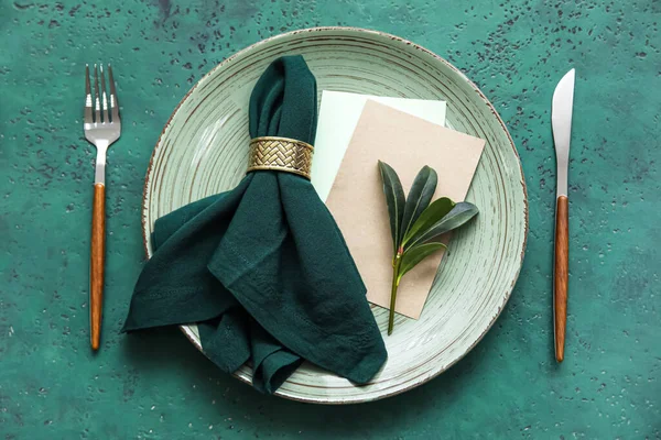 Simple Table Setting Green Background — Stock Photo, Image