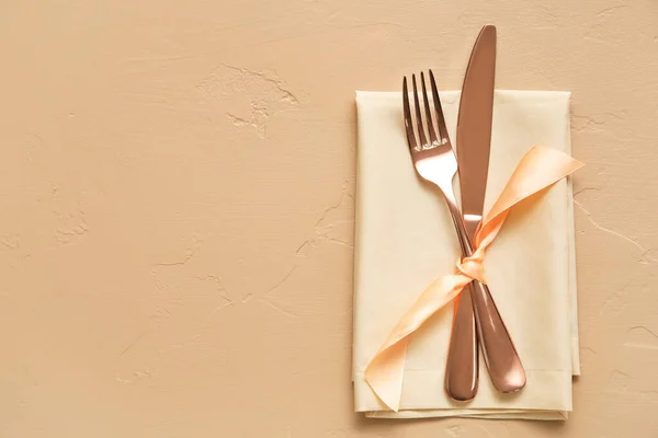 Simple Table Setting Beige Background — Stock Photo, Image