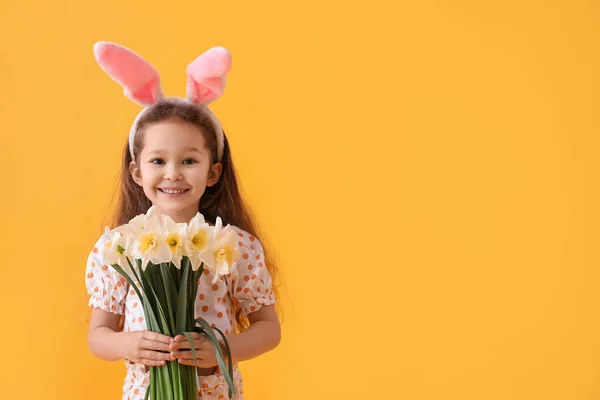 Tavşan Kulaklı Renkli Çiçekli Şirin Küçük Kız — Stok fotoğraf