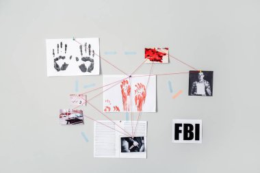 FBI ajanlarının ofisinde delil inceleniyor.