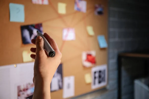 Inspektör Som Behandlar Bevis Fbi Agentens Kontor — Stockfoto