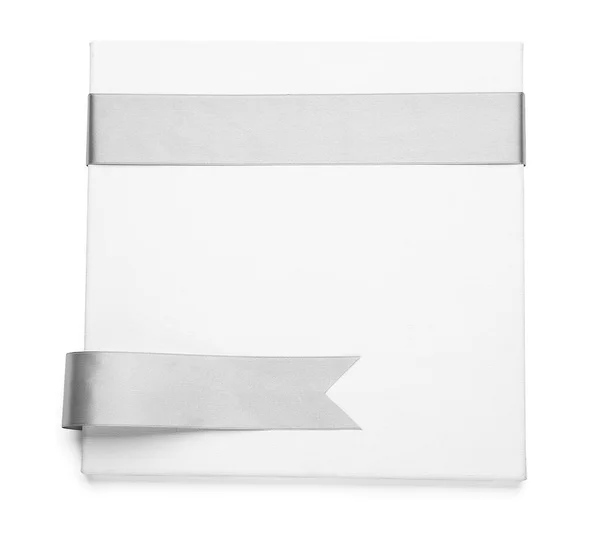Prázdná Deska Stříbrnými Stuhami Bílém Pozadí — Stock fotografie